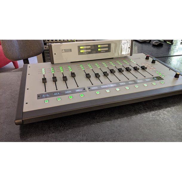 Arrakis DARC Surface 16 Digital AoIP Broadcast Console